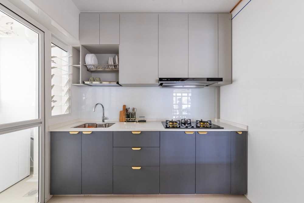 Minimalist Kitchen with Countertop and Homogeneous Tiles
