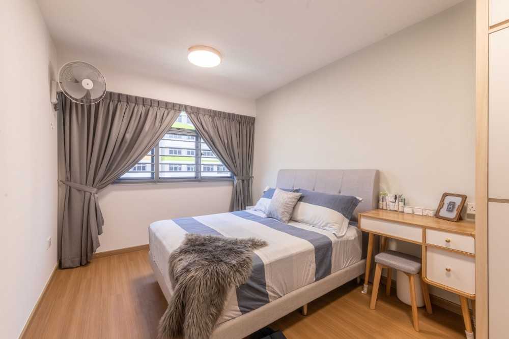 Minimalist Bedroom with Vinyl Flooring and Ceiling Light