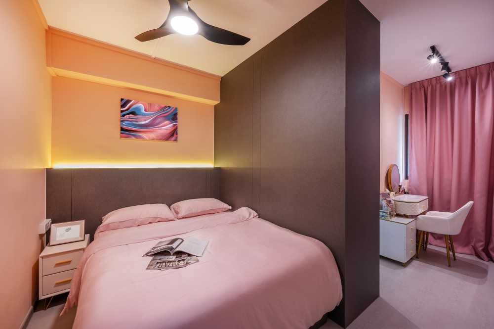 Contemporary Bedroom with Vinyl Flooring and Wardrobe