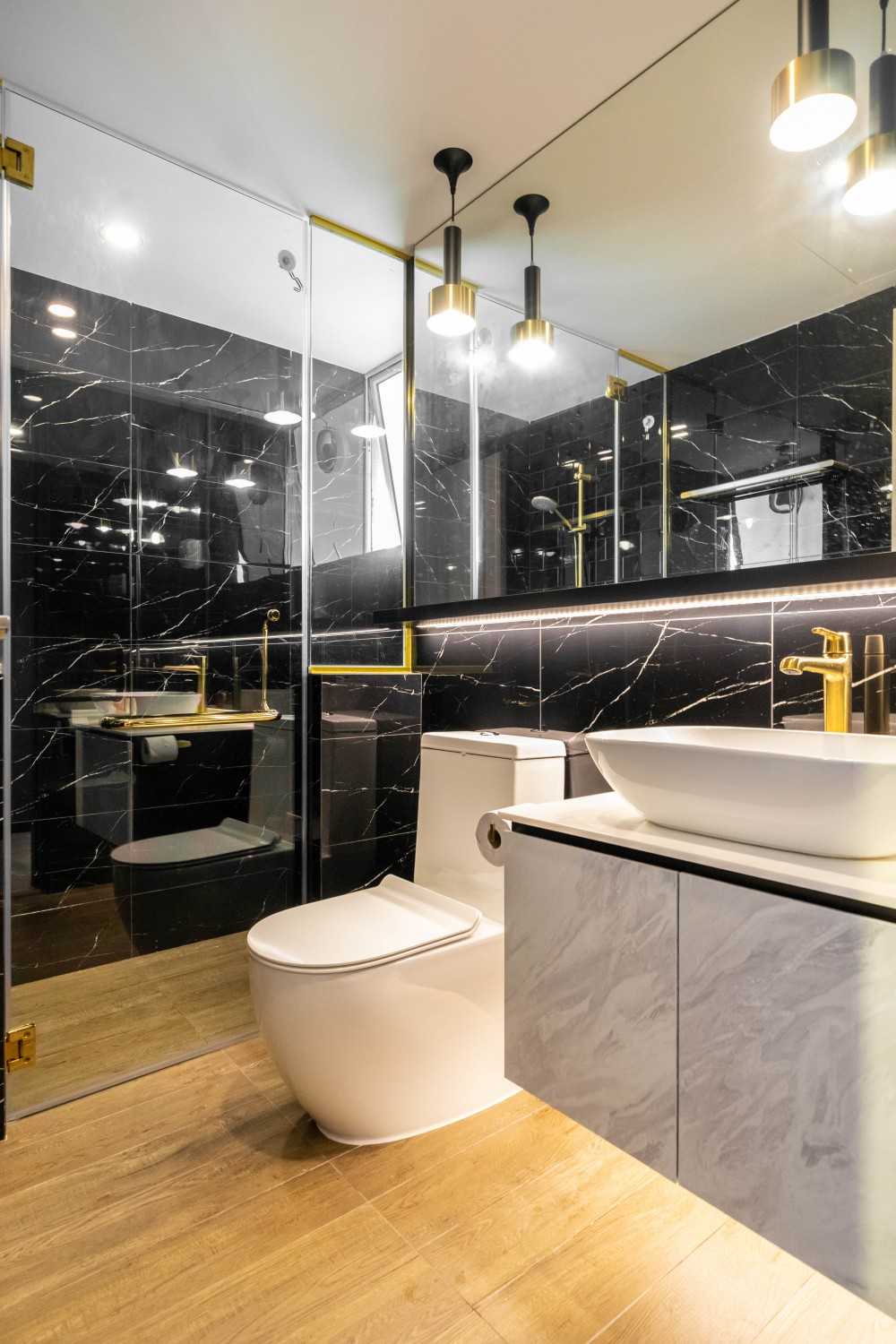 Contemporary Bathroom with Mirror and Shower Screen