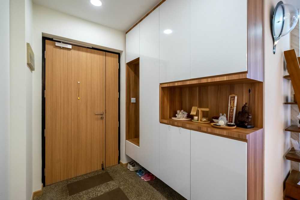 Modern Entryway with Mirror and Seating Bench