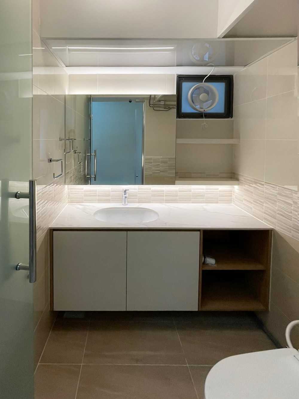 Scandinavian Bathroom with Mirror and Paintings
