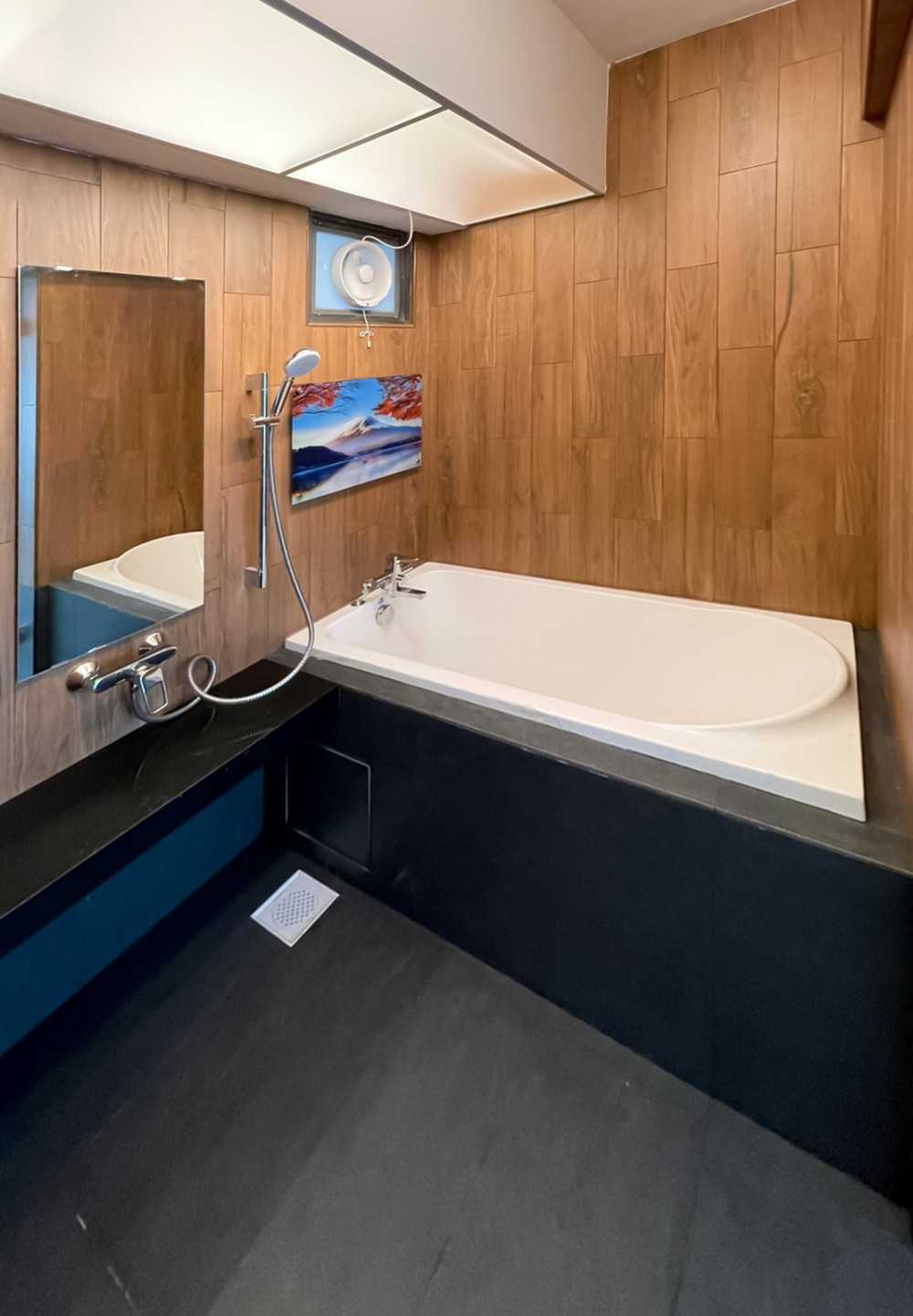 Scandinavian Bathroom with Mirror and Bathroom Storage