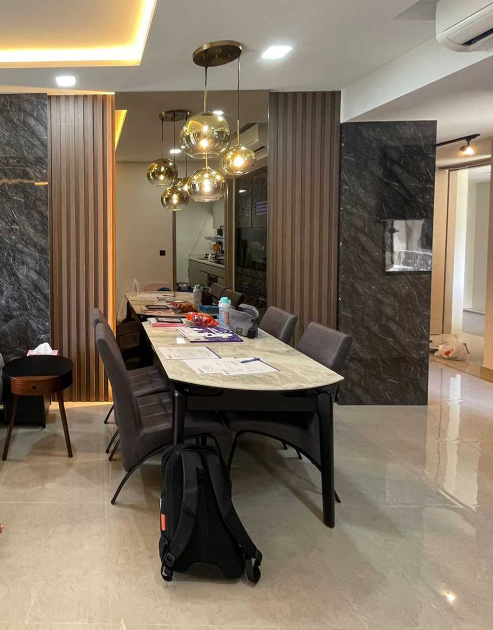 Modern Dining Room with Dining Table and Dining Chairs