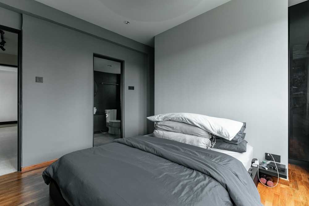 Modern Bedroom with Platform Bed and Parquet Floor