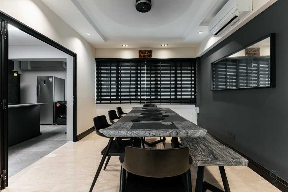 Modern Dining Room with Drop Ceiling and Dining Table