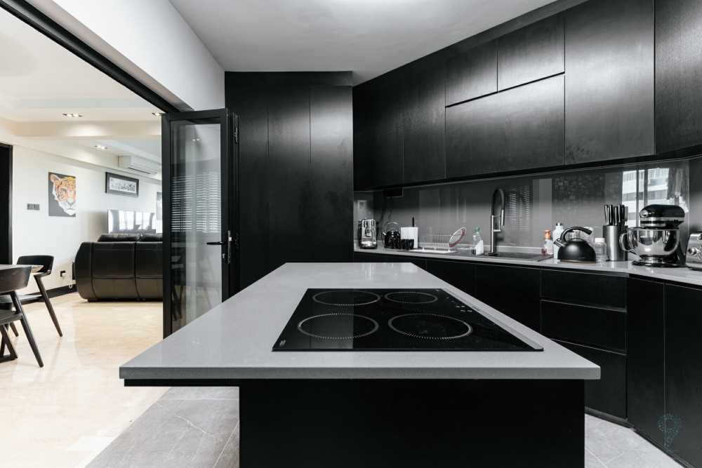Modern Kitchen with Countertop and Homogeneous Tiles