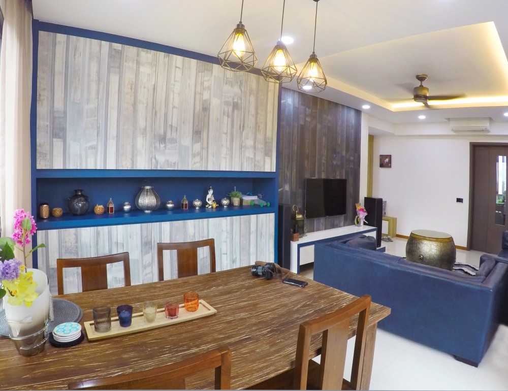 Industrial Dining Room with Dining Table and Dining Chairs