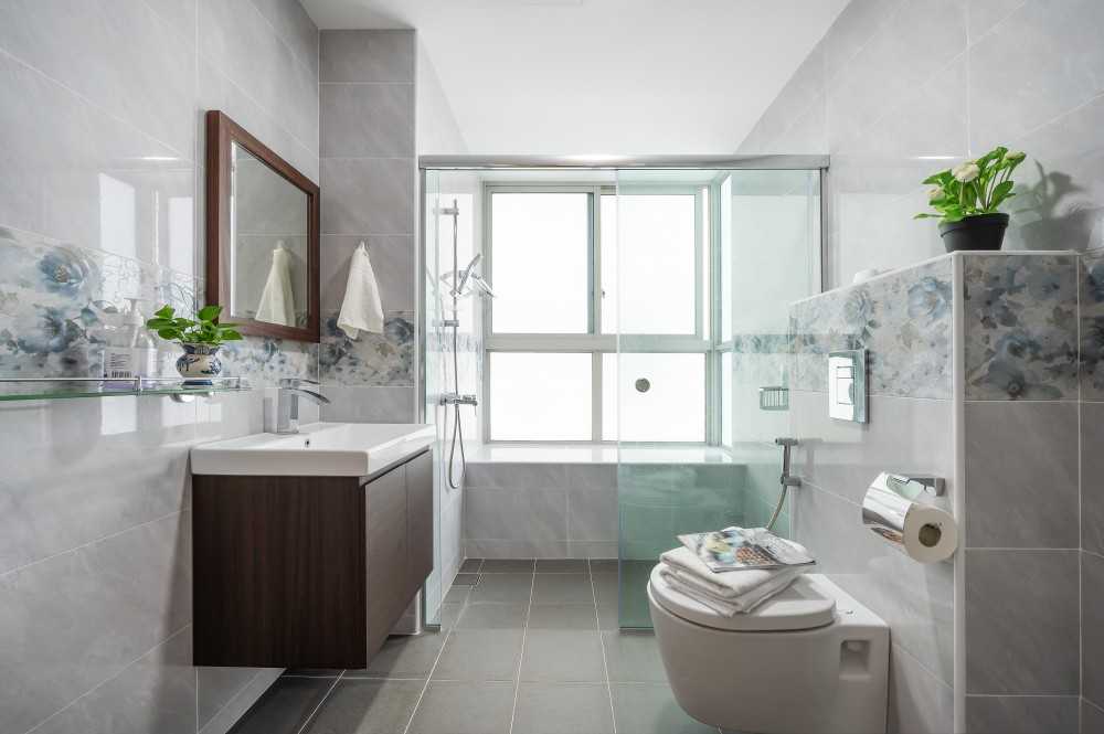 Asian Bathroom with Countertop and Homogeneous Tiles