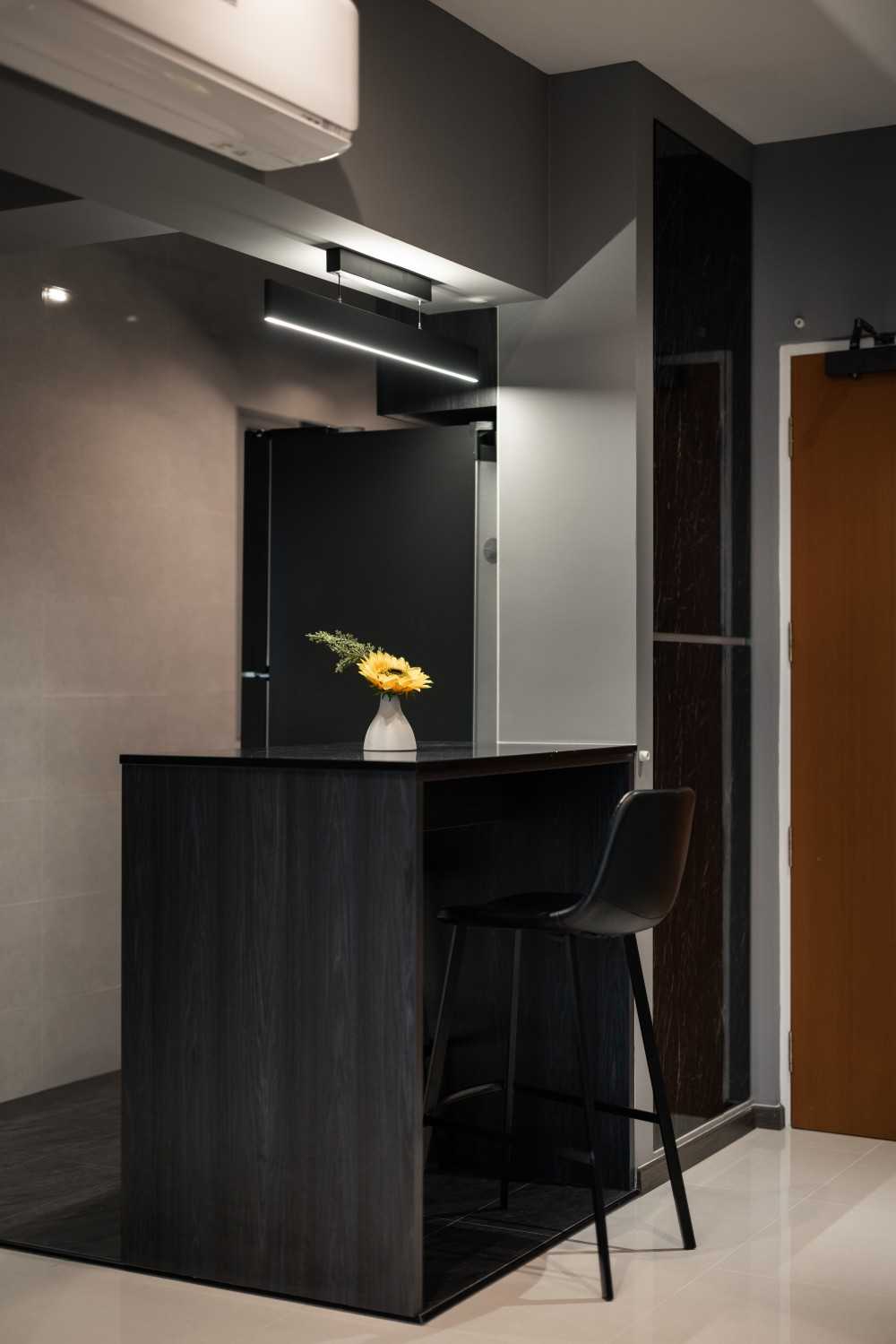 Contemporary Dining Room with Mirror and Bar Counter