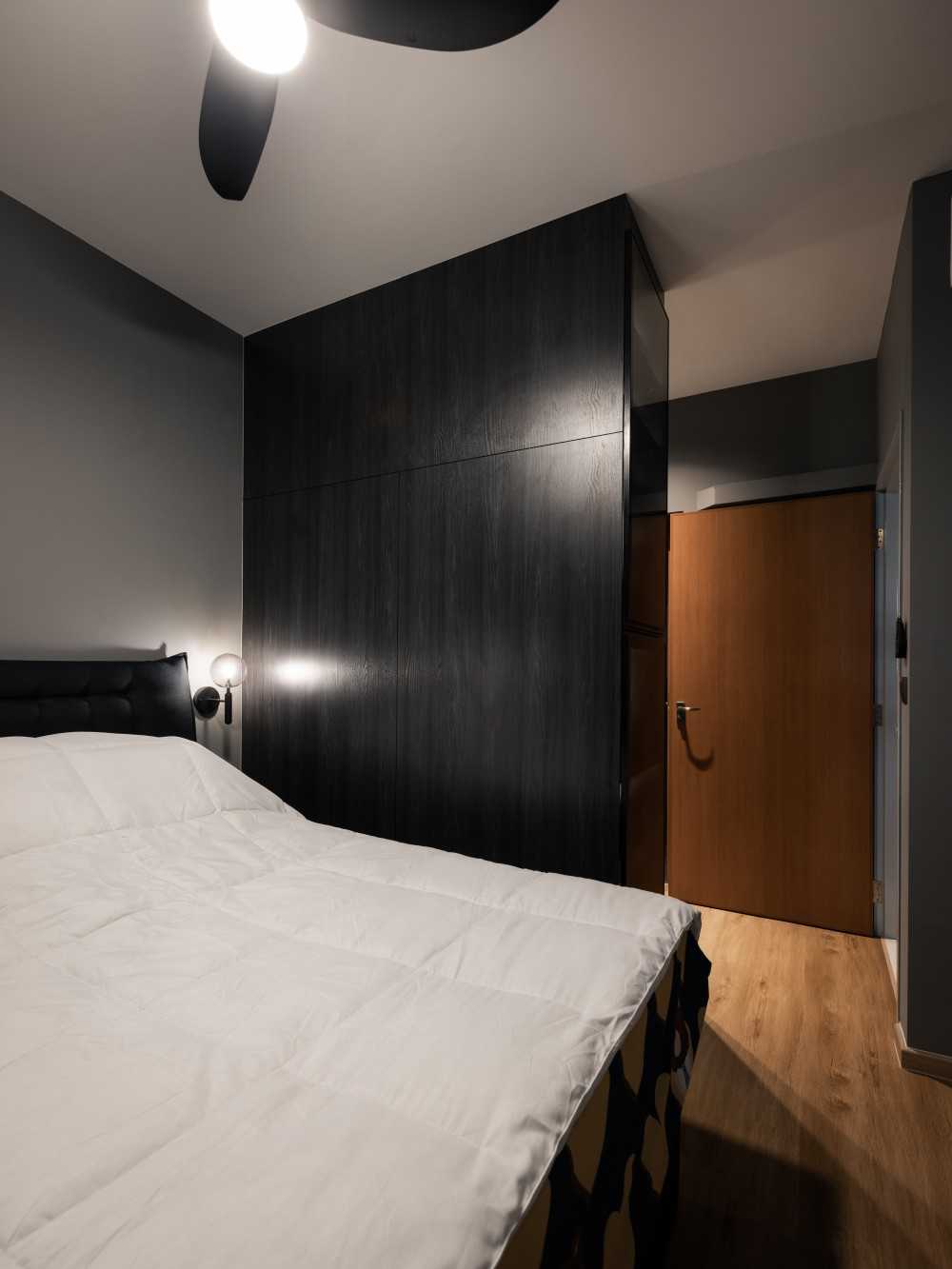 Contemporary Bedroom with Vinyl Flooring and Wardrobe