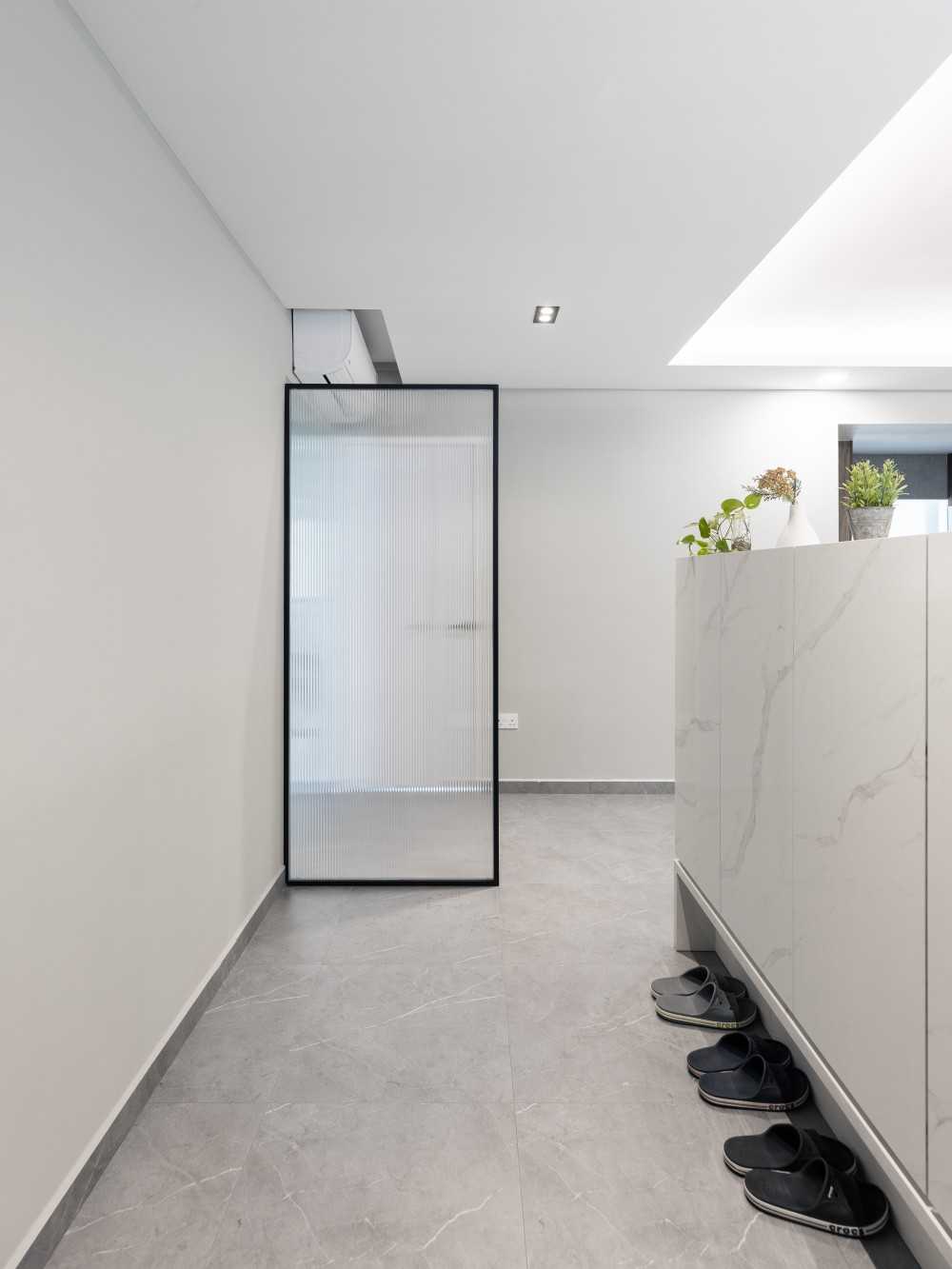 Minimalist Entryway with Drop Ceiling and Downlights