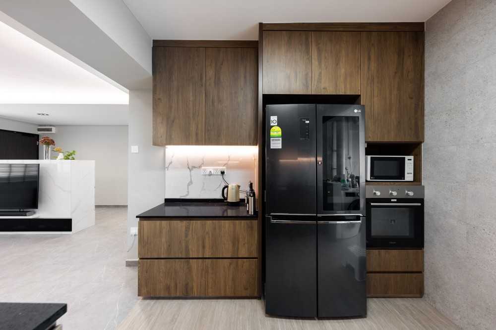 Minimalist Kitchen with Countertop and Open Kitchen