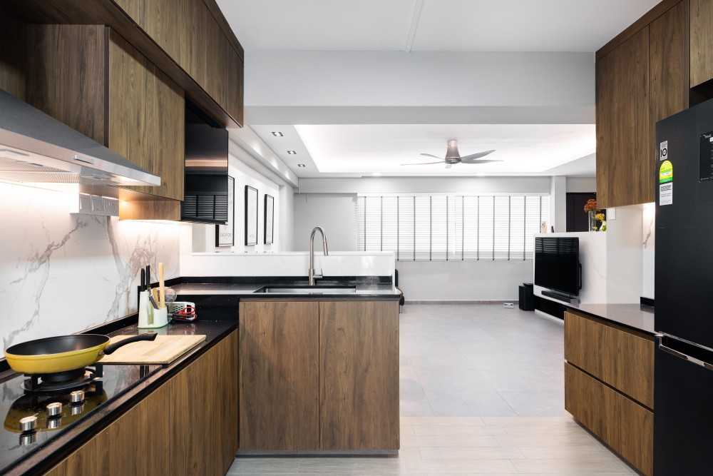 Minimalist Kitchen with Countertop and Kitchen Backsplash