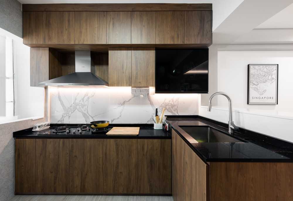 Minimalist Kitchen with Countertop and Open Kitchen