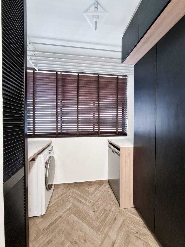 Contemporary Service Yard with Laundry Area and Dryer