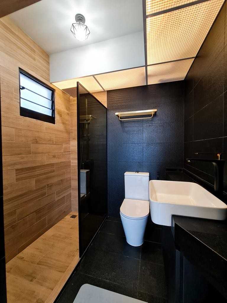 Contemporary Bathroom with Countertop and Homogeneous Tiles