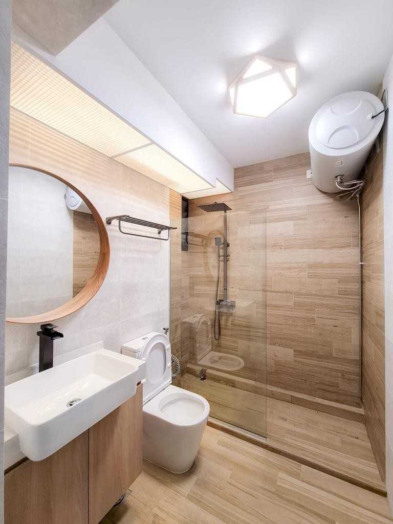 Modern Bathroom with Countertop and Vinyl Flooring