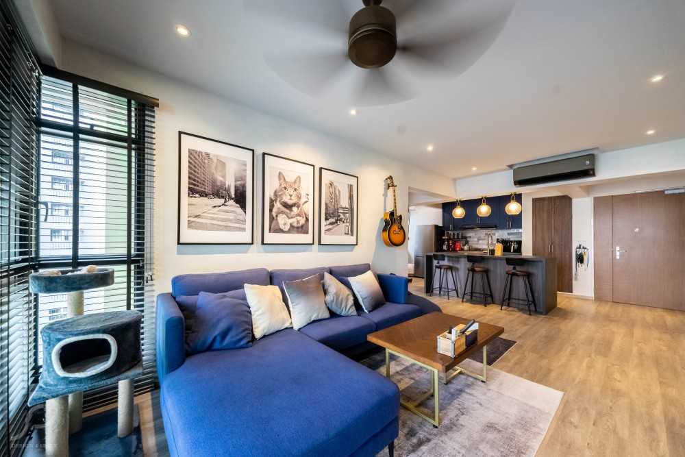Modern Living Room with Homogeneous Tiles and Wood Flooring