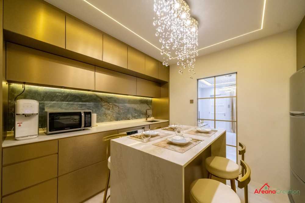 Modern Kitchen with Open Kitchen and Breakfast Counter