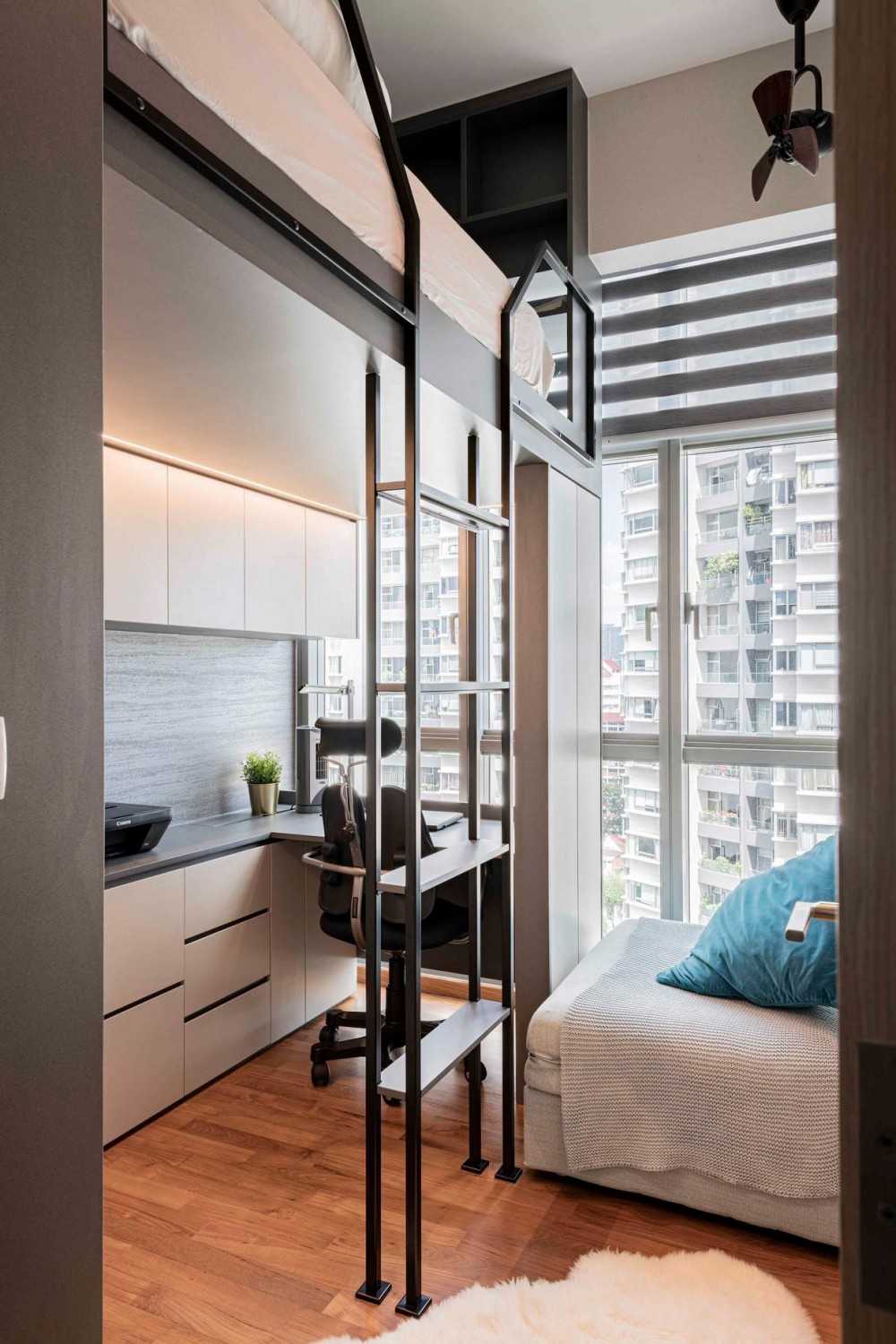 Contemporary Home Office with Bookshelf and Wallpaper