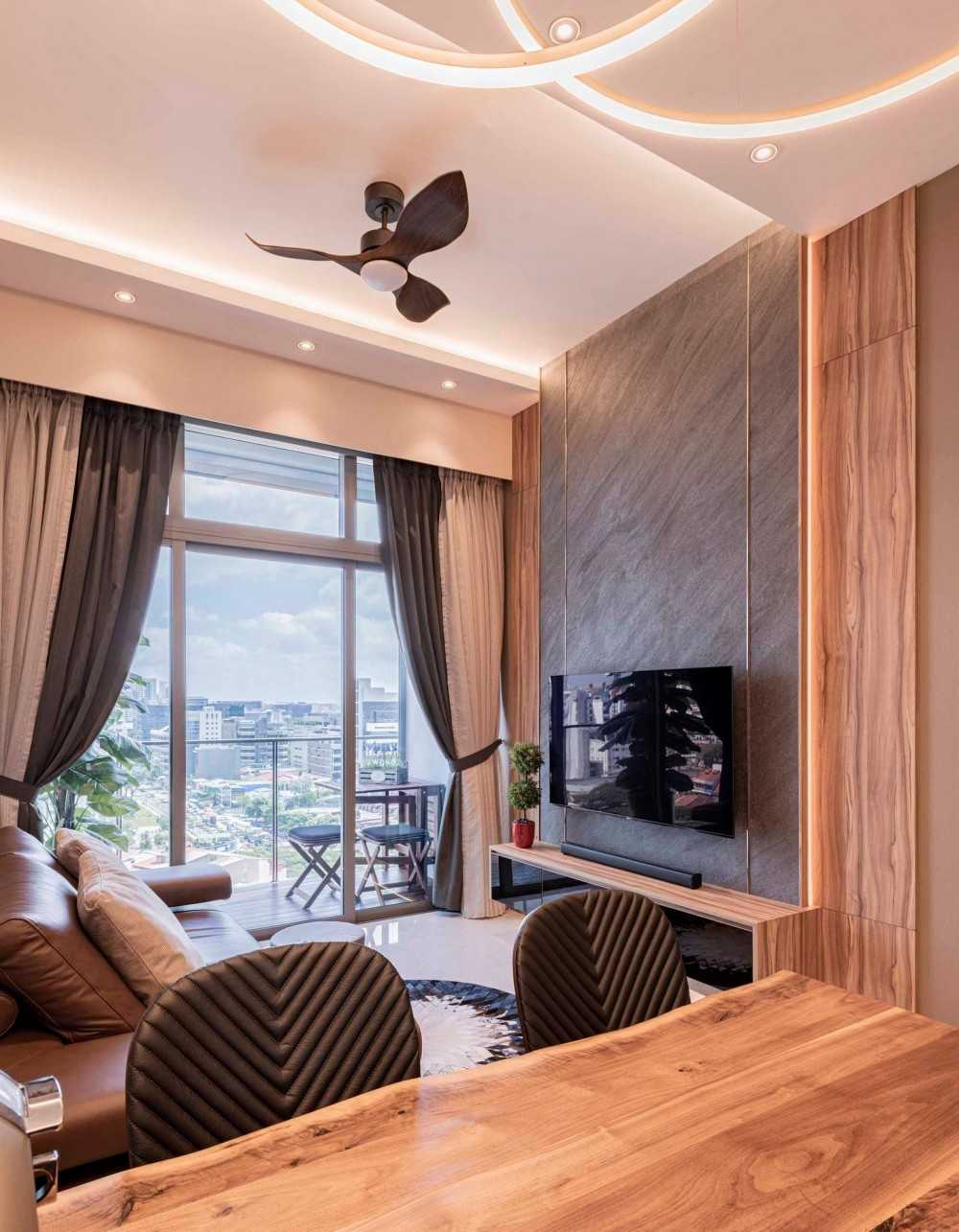 Contemporary Living Room with Settee and Countertop