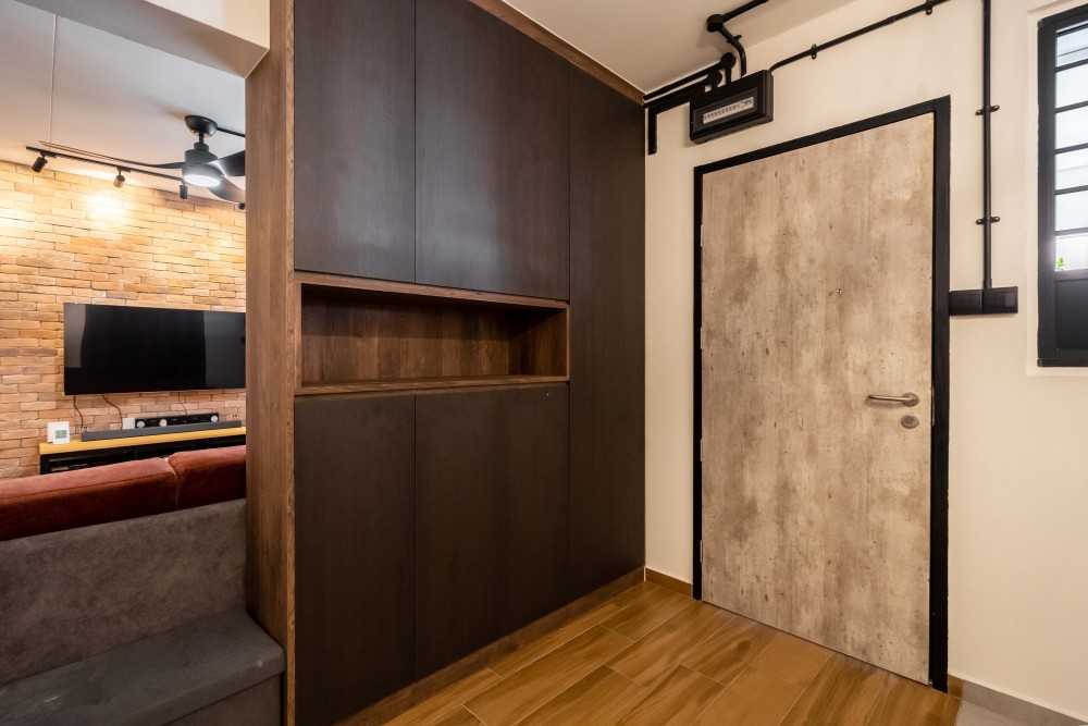 Industrial Entryway with Mirror and Seating Bench