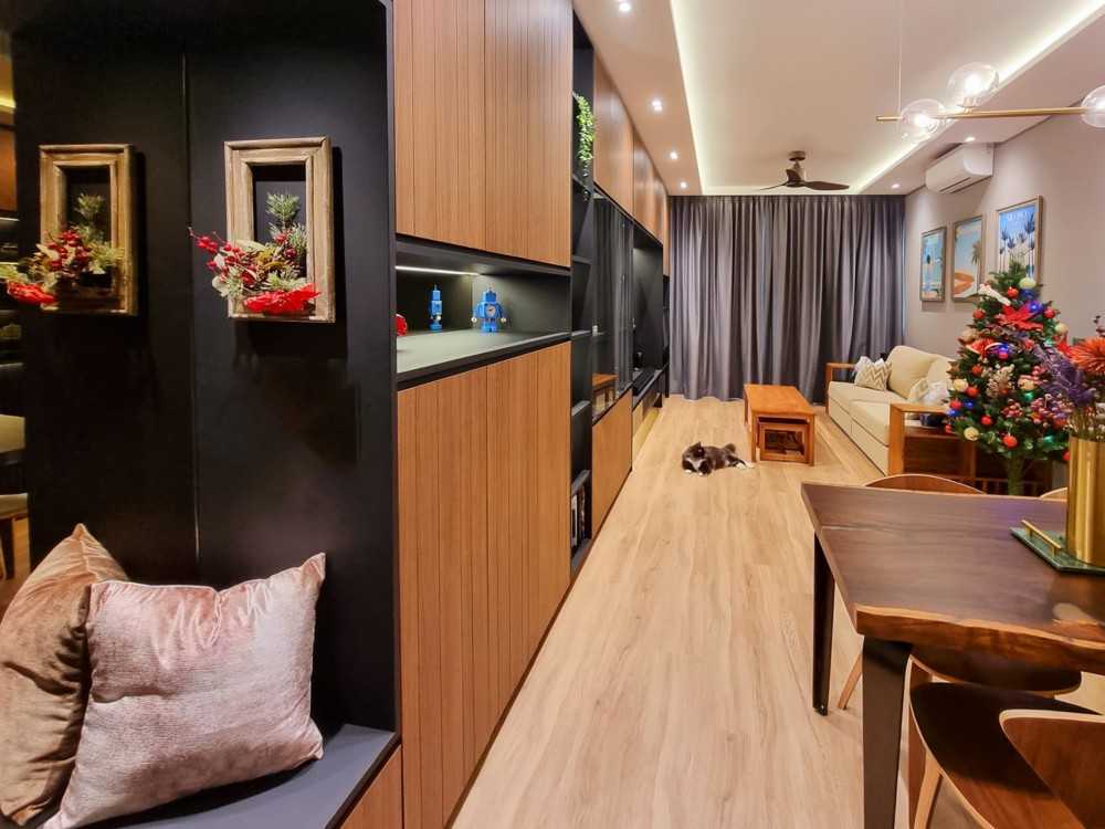 Scandinavian Dining Room with Dining Table and Paintings