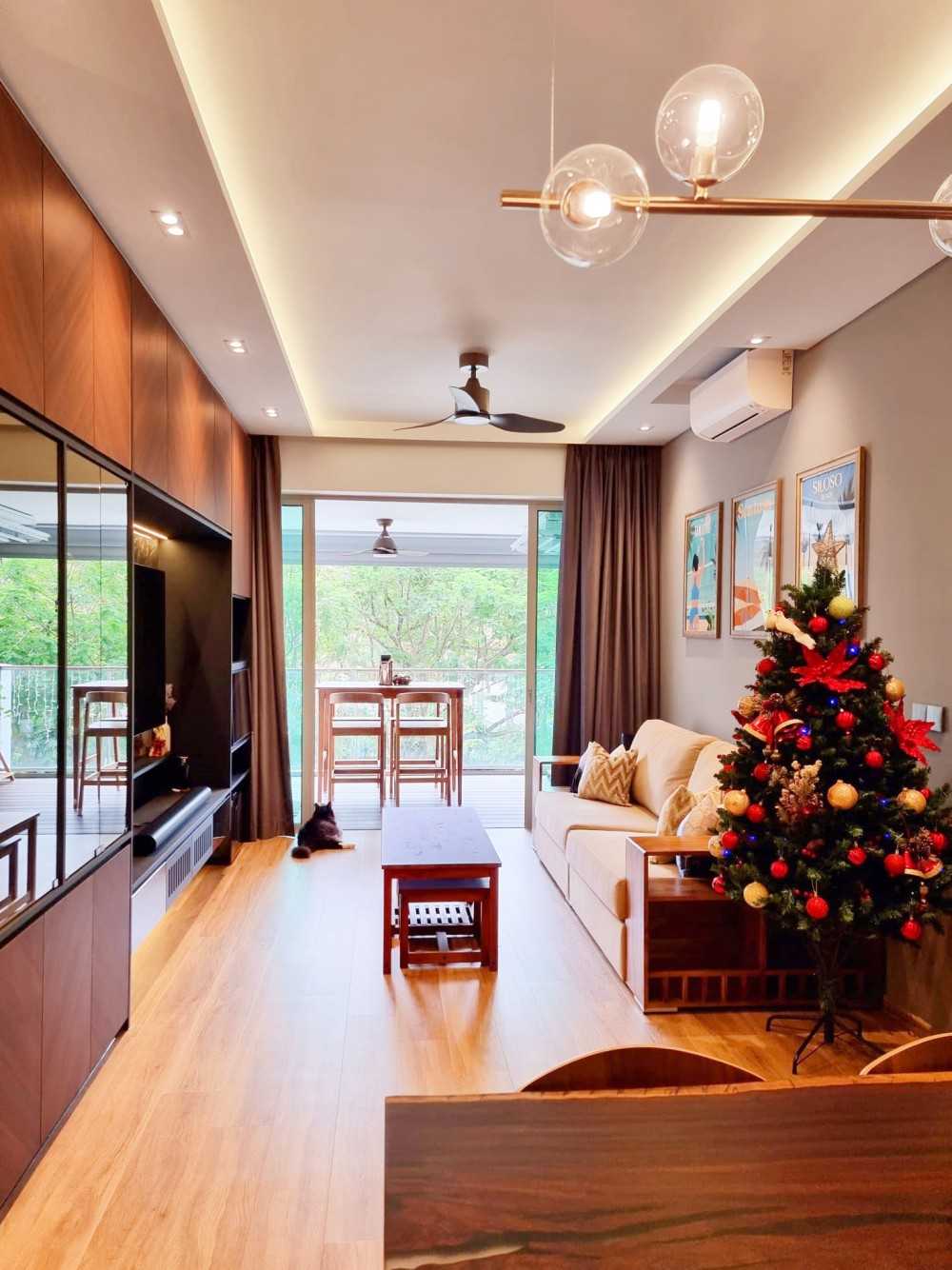 Scandinavian Living Room with Wood Flooring and Window Grille