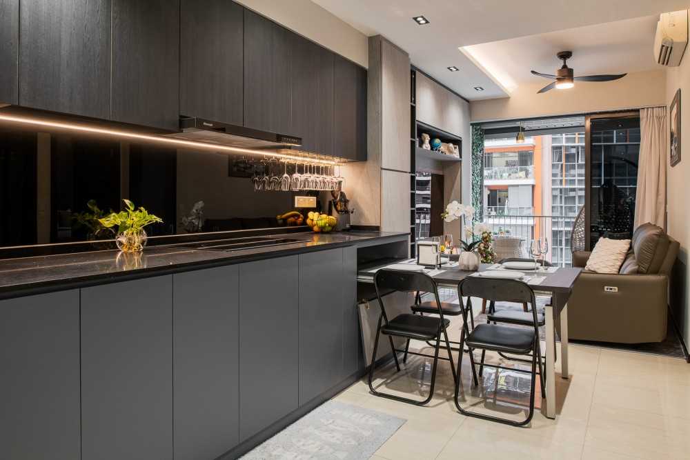 Modern Kitchen with Countertop and Homogeneous Tiles