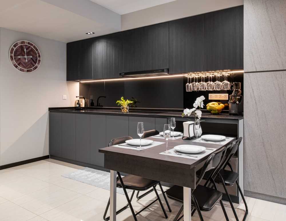 Modern Kitchen with Countertop and Homogeneous Tiles