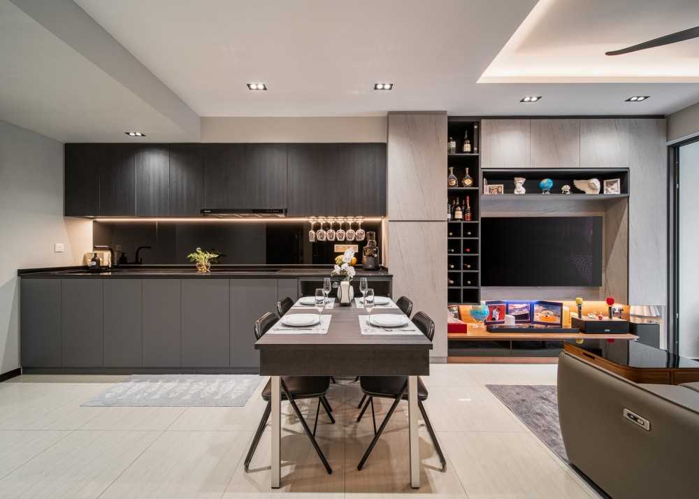 Modern Kitchen with Countertop and Homogeneous Tiles