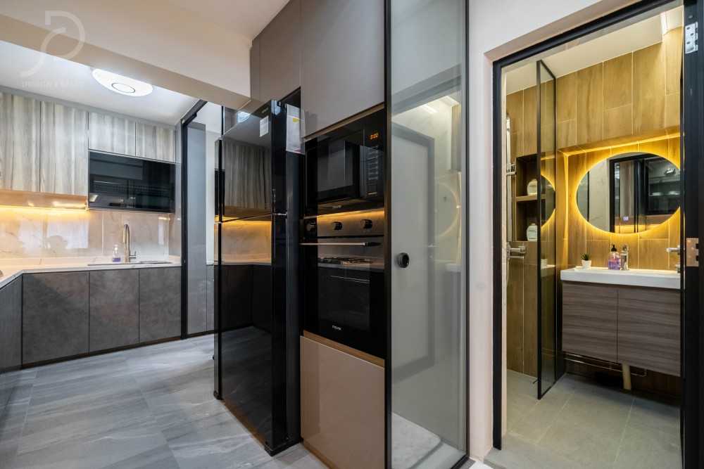 Modern Kitchen with Homogeneous Tiles and Kitchen Window