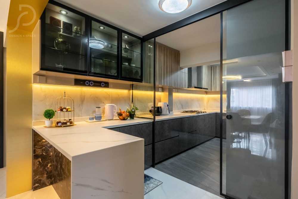 Modern Kitchen with Vinyl Flooring and Homogeneous Tiles