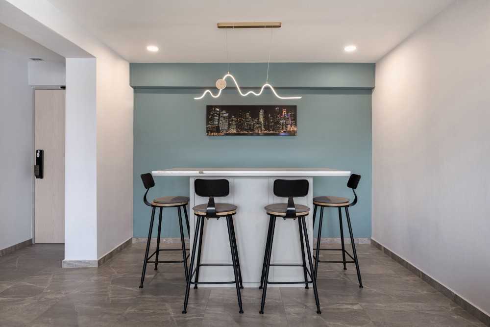 Modern Dining Room with Dining Table and Dining Chairs
