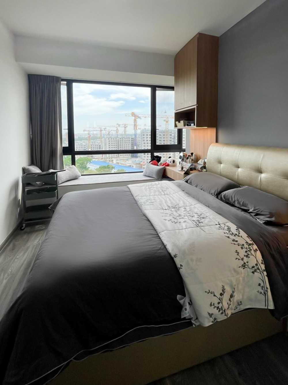 Scandinavian Bedroom with Window Seat and Window Grille