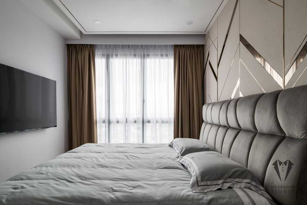 Modern Bedroom with Platform Bed and Homogeneous Tiles
