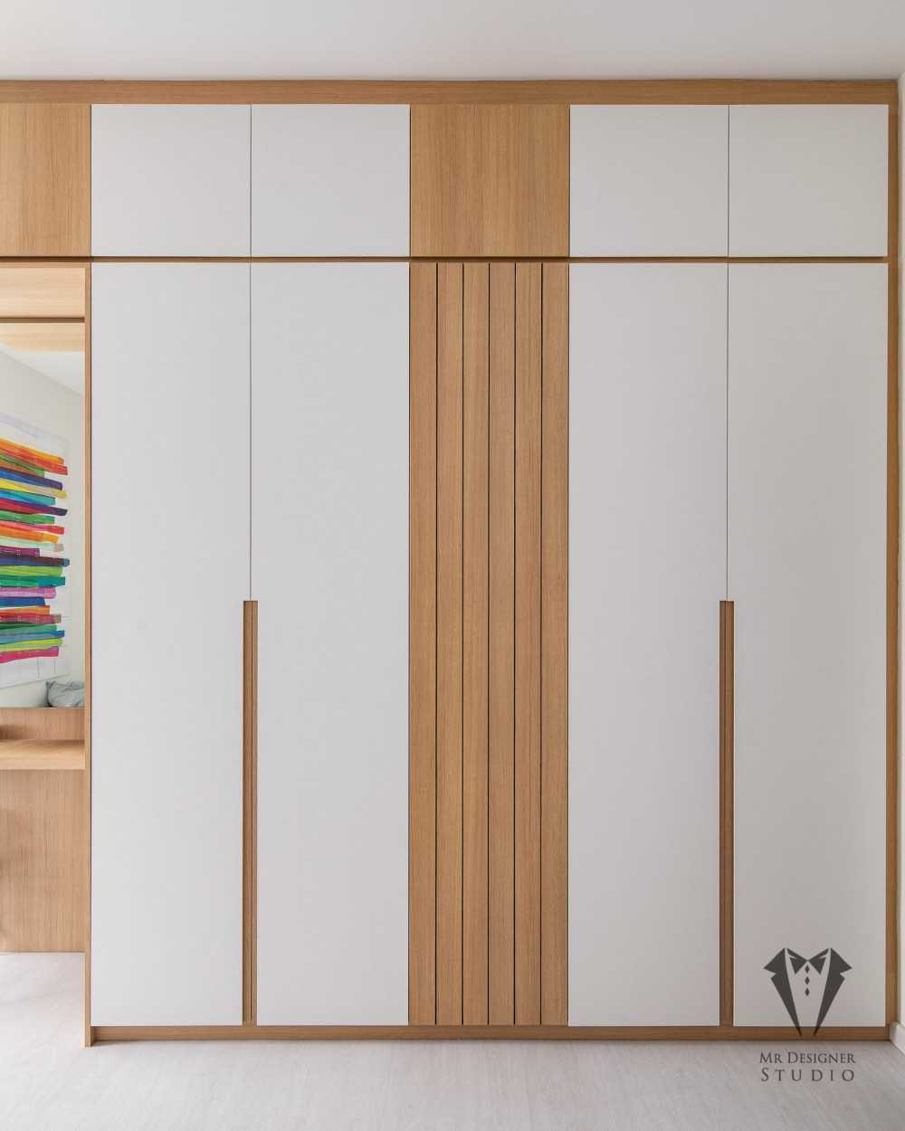 Modern Bedroom with Vinyl Flooring and Wardrobe
