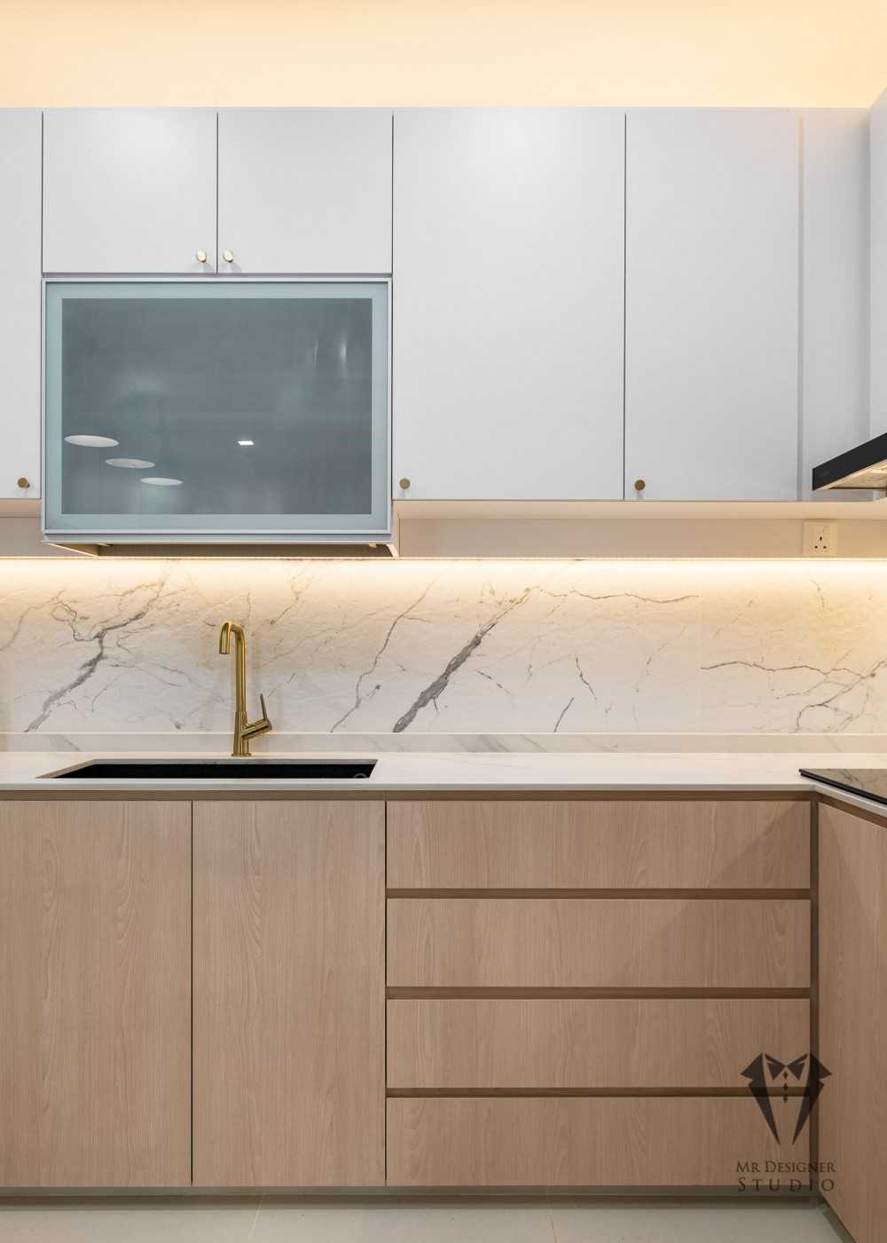 Modern Kitchen with Countertop and Kitchen Island