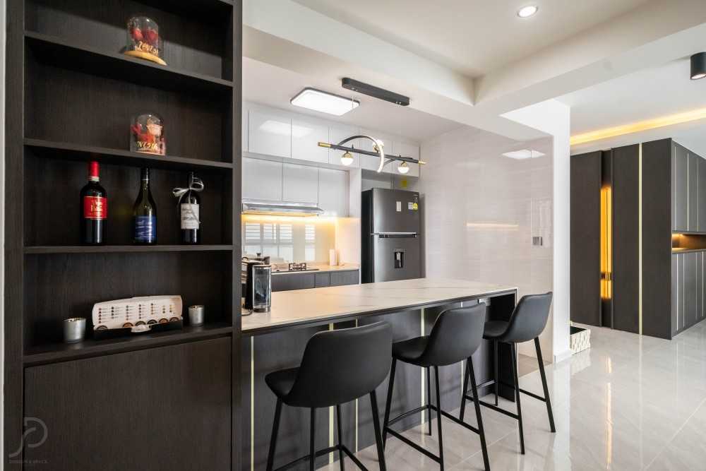 Modern Kitchen with Homogeneous Tiles and Herringbone Tiling