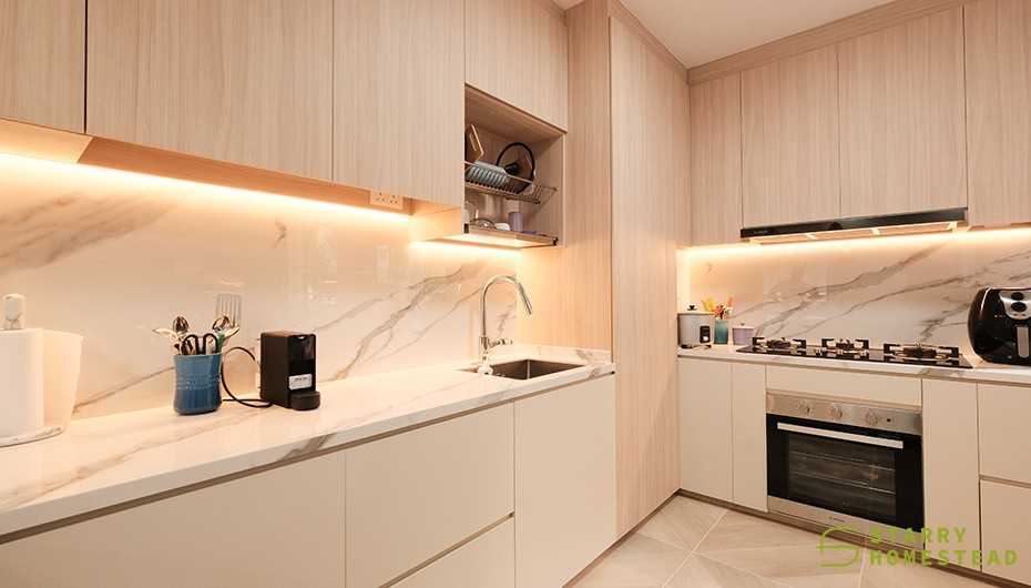 Scandinavian Kitchen with Marble Floor and Open Kitchen