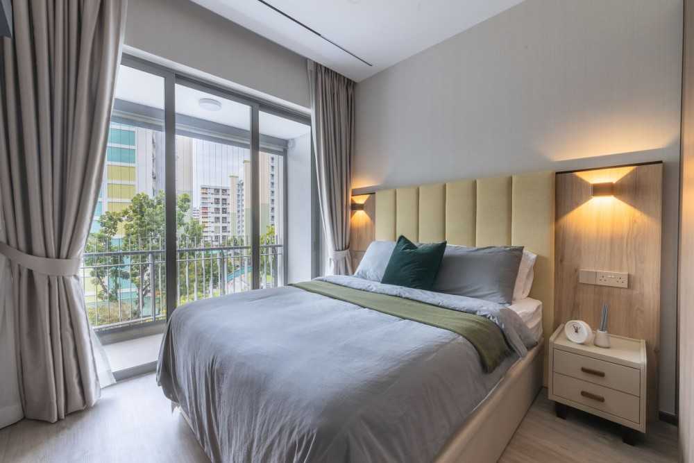 Contemporary Bedroom with Vinyl Flooring and Bedside Table
