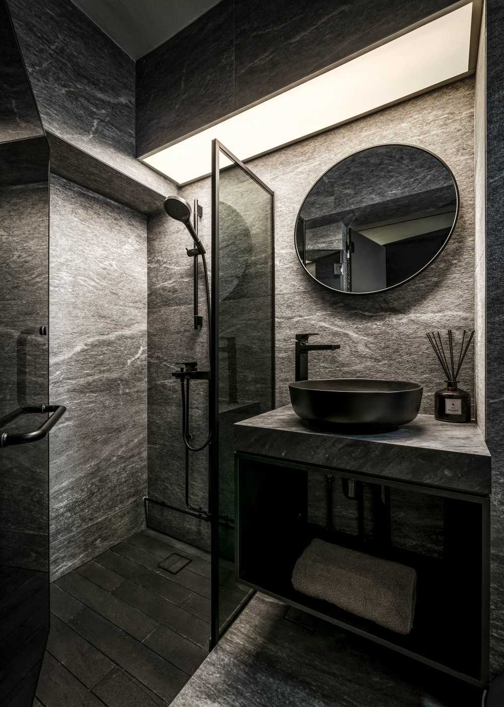 Contemporary Bathroom with Countertop and Mirror