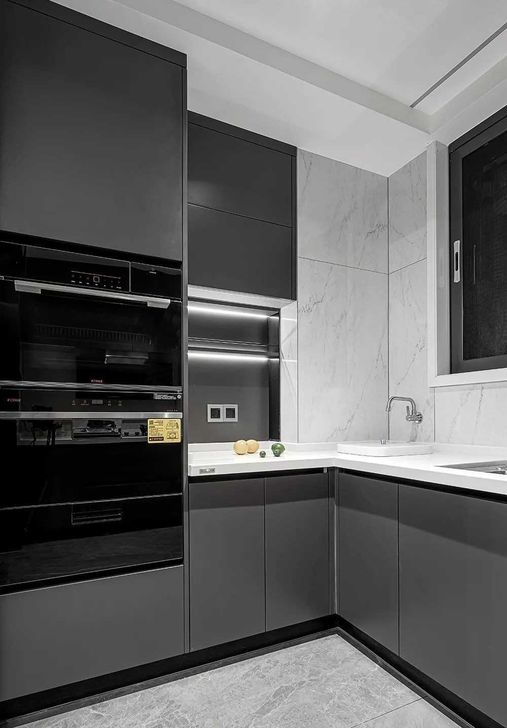 Contemporary Kitchen with Homogeneous Tiles and Kitchen Window