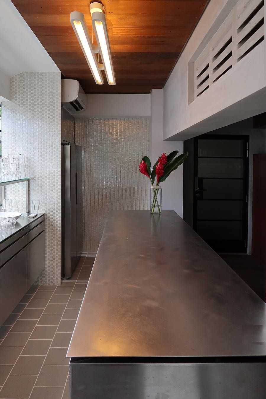Modern Kitchen with Countertop and Kitchen Island