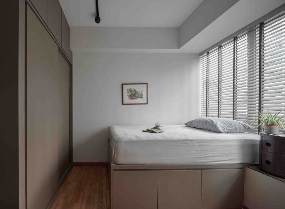 Modern Bedroom with Platform Bed and Wardrobe