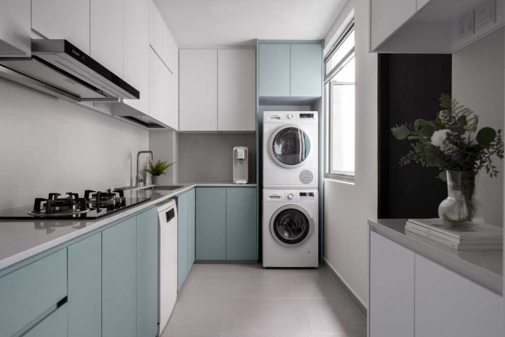Modern Kitchen with Countertop and Kitchen Window