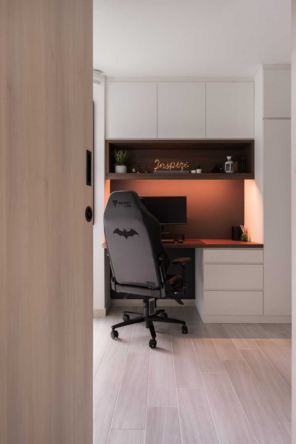 Modern Workstation with Desk and Desk Chairs
