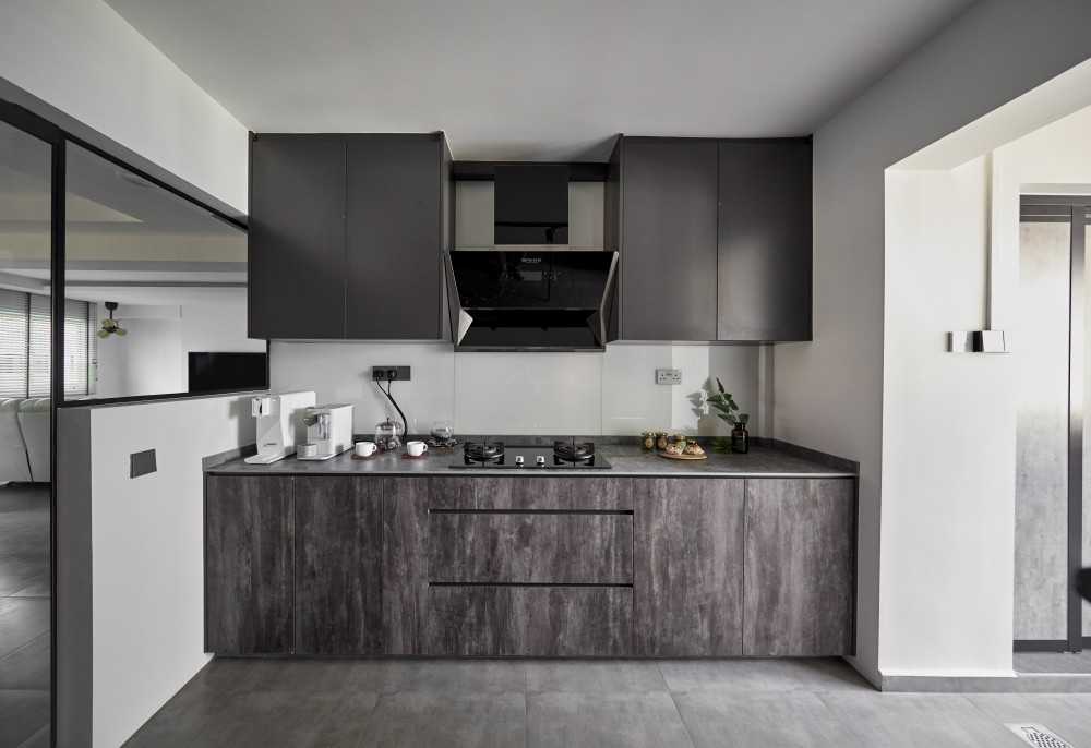 Contemporary Kitchen with Kitchen Backsplash and Kitchen Accessories