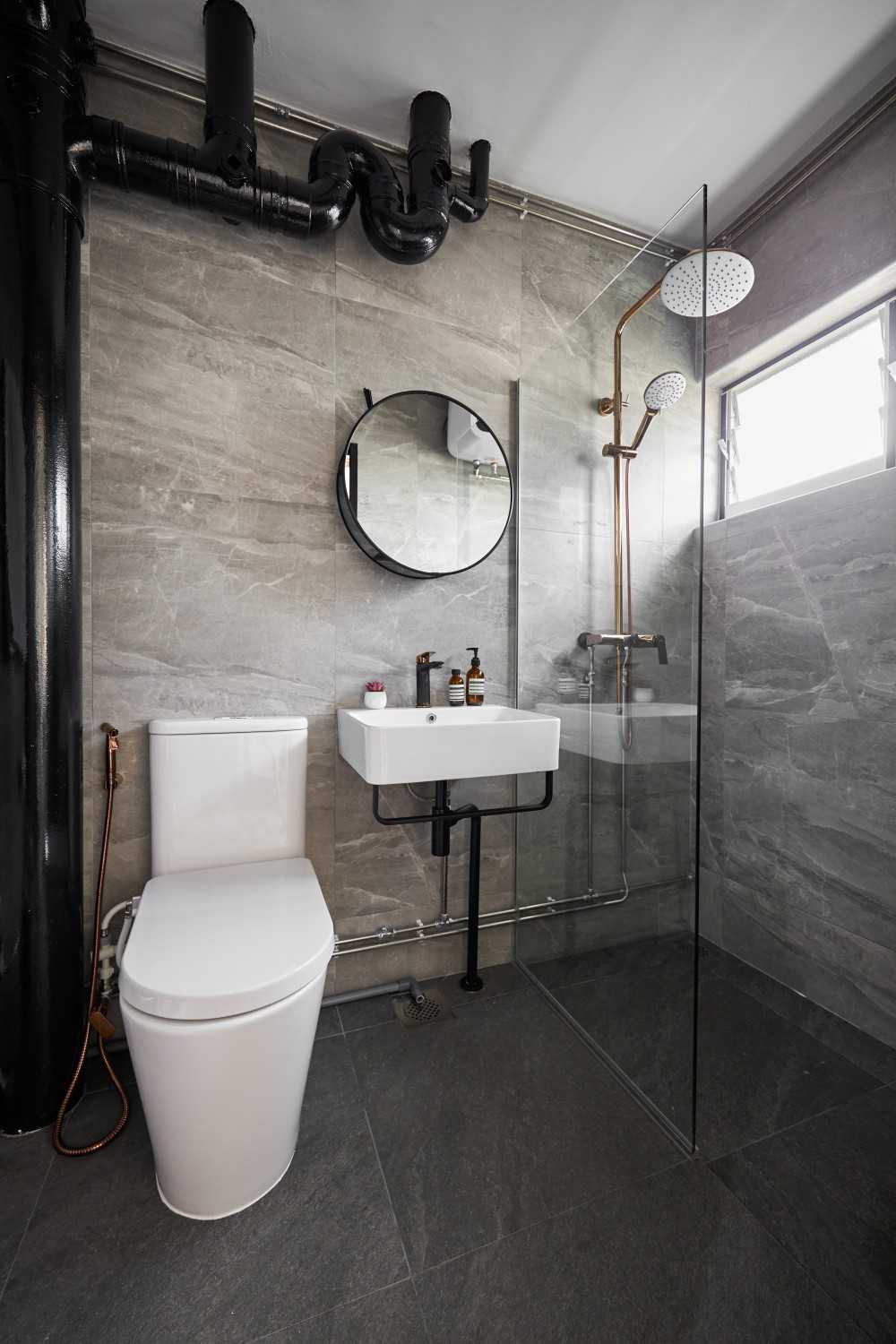 Contemporary Bathroom with Bathroom Accessories and Toilet Bowl
